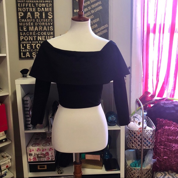 Forever 21 Tops - FOREVER 21 essential off the shoulder crop top